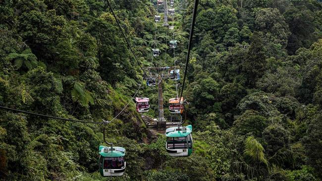 Hundreds of Malaysians stranded in cable car accident