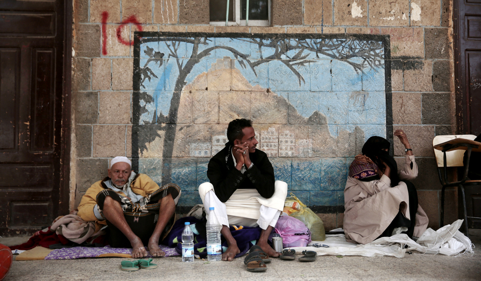 “Nowhere to Run”: Chaotic Exodus as Yemenis Flee Saudi-UAE Hodeida Bombardment