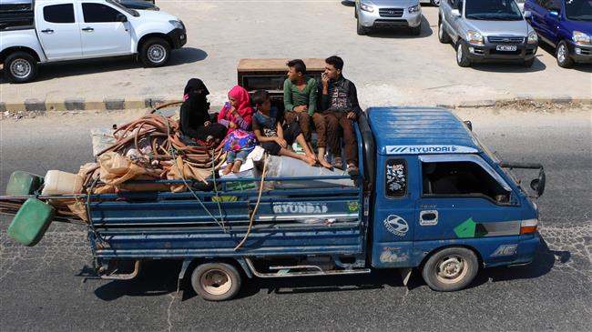Hundreds of families flee Idlib as airstrikes resume