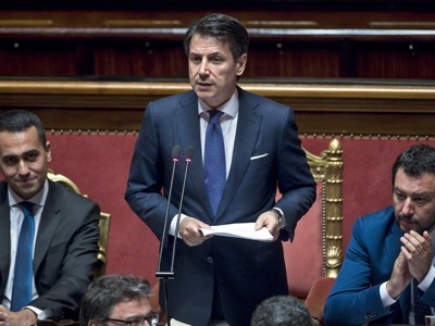 The political power of arms , by Manlio Dinucci