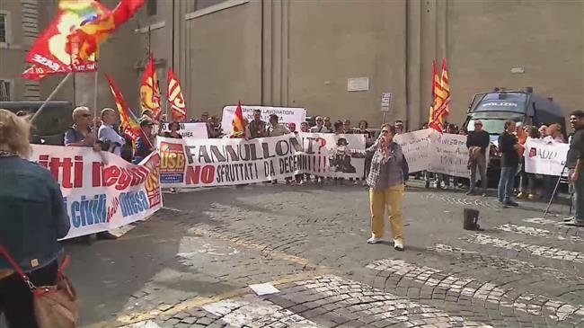 Italian govt. employees stage protest in Rome