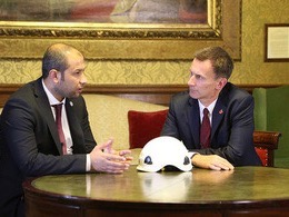 Jeremy Hunt meets leader of the Syrian White Helmets