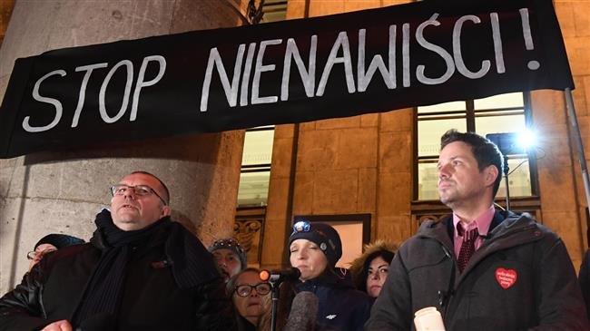 Thousands in Poland mourn murdered mayor