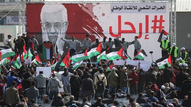 Palestinians demand Abbas resignation at Gaza protest rally