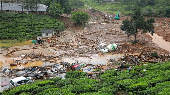 India floods kill more than 270, displace one million