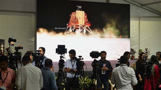 India loses contact with unmanned spacecraft trying to land on the Moon