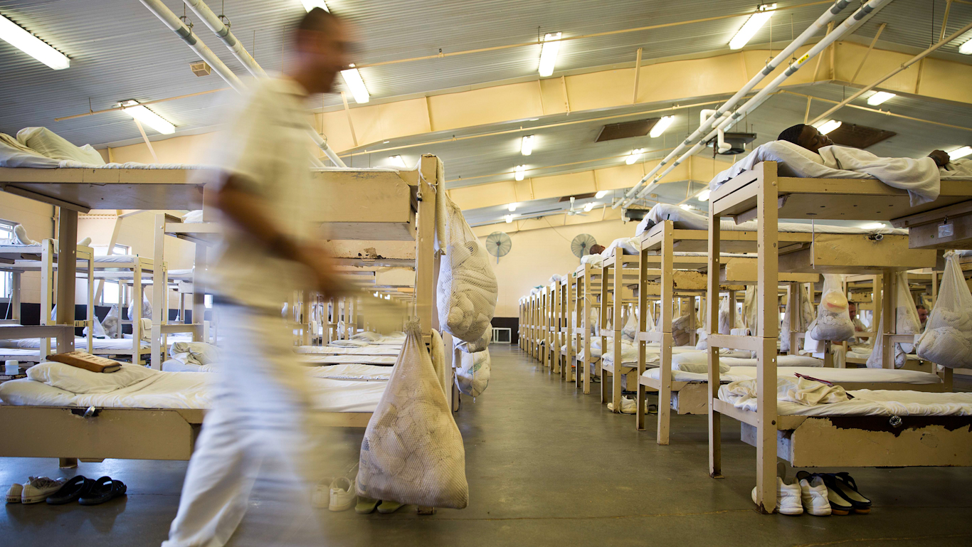“A Storm is Coming” – Doctors Warn of COVID-19 Wave Racking US Prisons