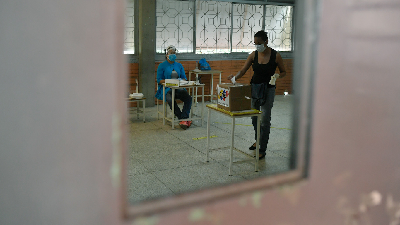 Low Turnout, but Free, Elections in Venezuela Are a Blow To Regime Change